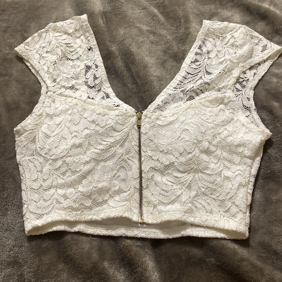 Charlotte Russe White Lace Crop Top - Picture 2 of 3
